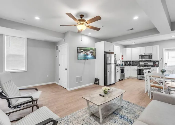 Dave And Busters, Outlets, Convention Center Across Street W Parking - Sleeps 15